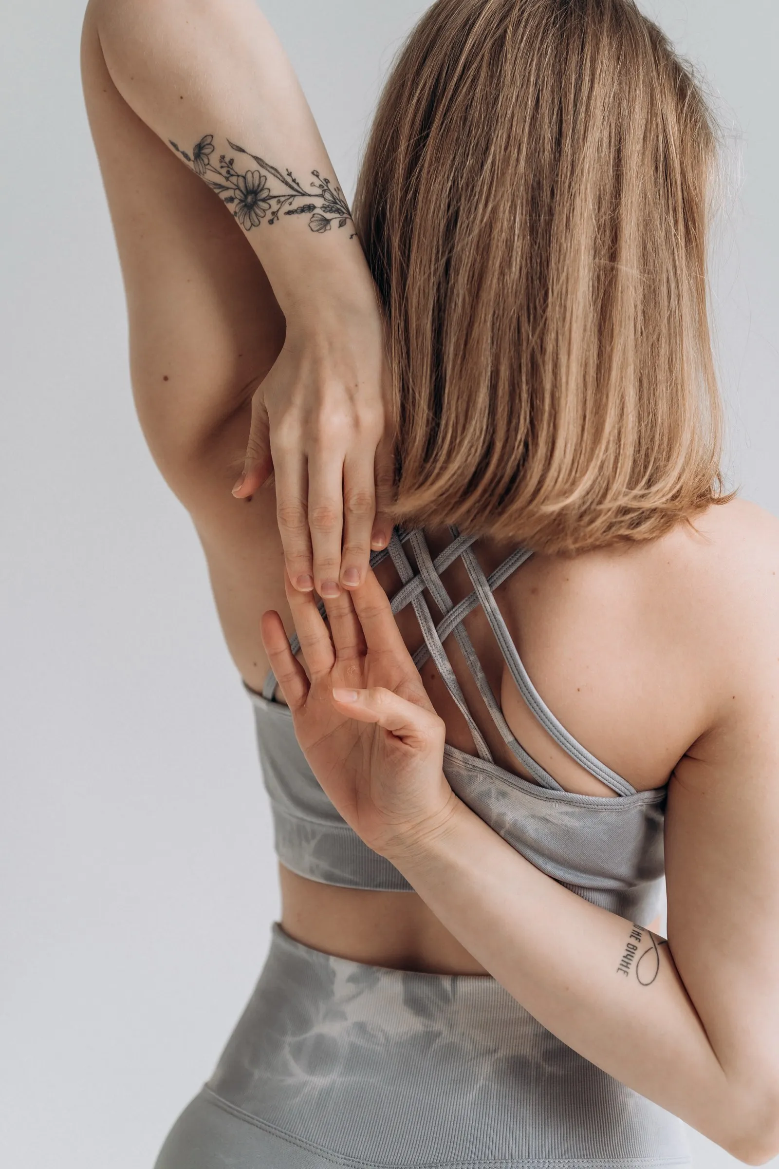 Спокійна поза стоячи — м'яка підтримка у складні дні циклу