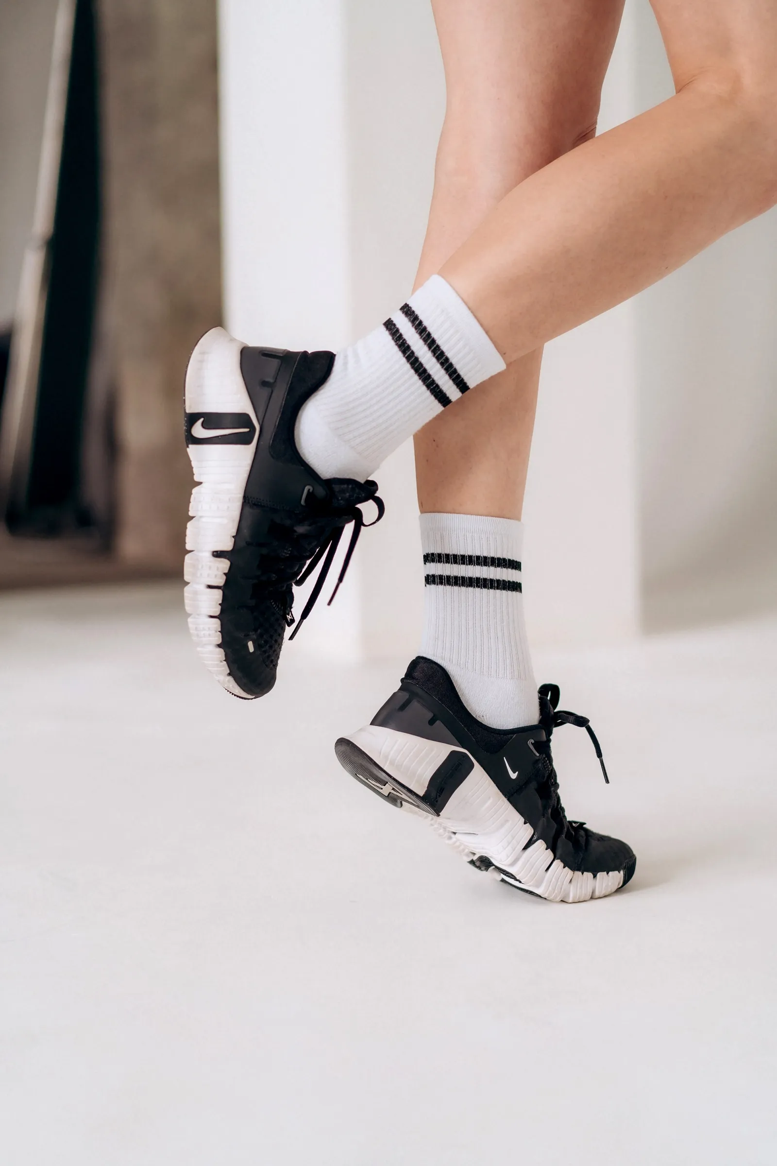 Кросівки на килимку — коротка руханка серед робочого дня